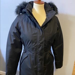 Never worn North Face jacket detachable fur hood